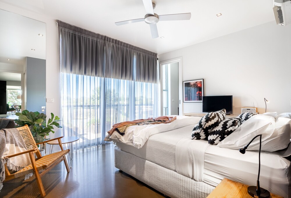 Aquabelle Apartments