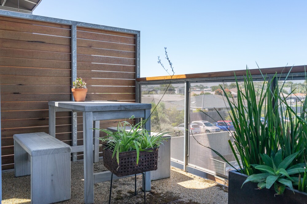Aquabelle Apartments