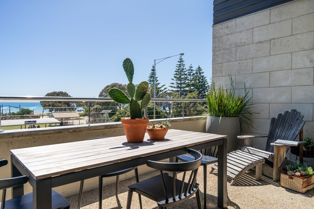 Aquabelle Apartments