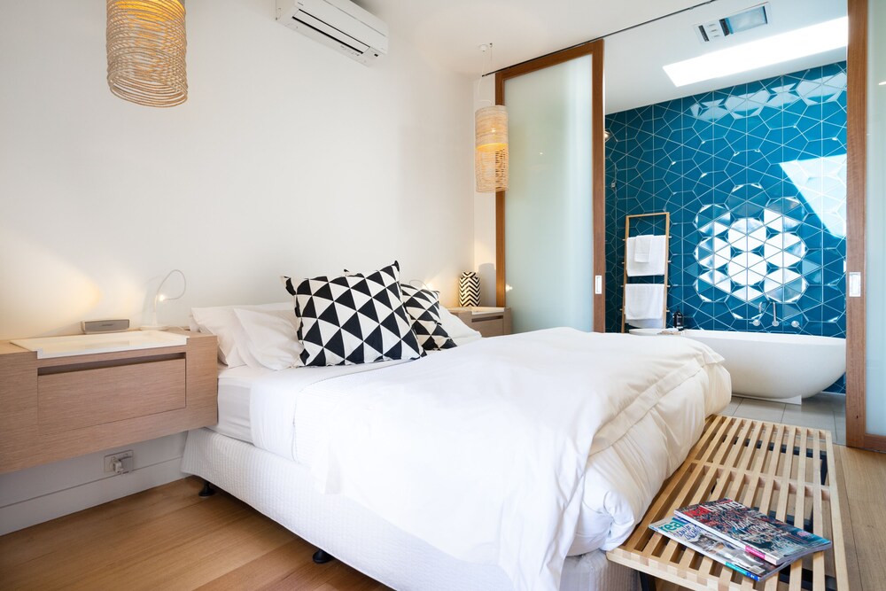 Aquabelle Apartments