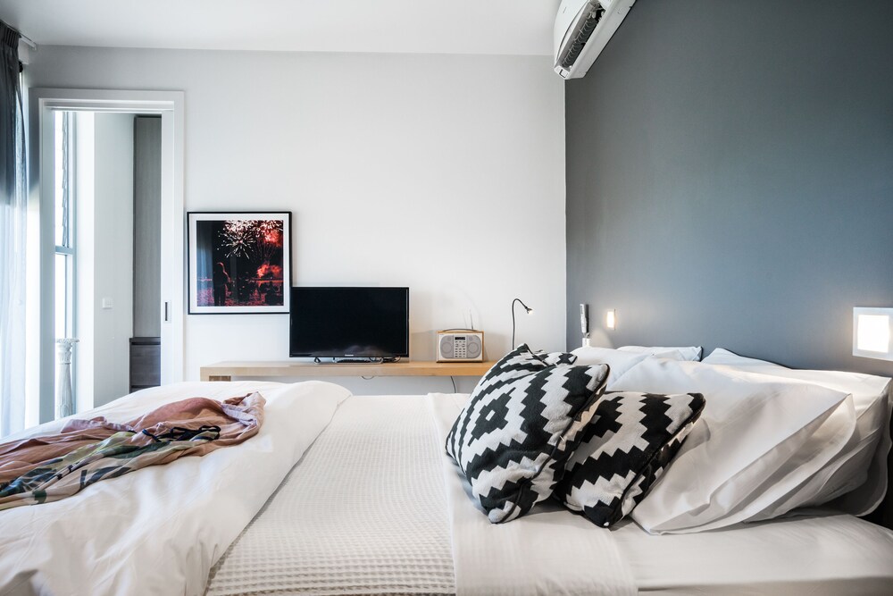 Aquabelle Apartments