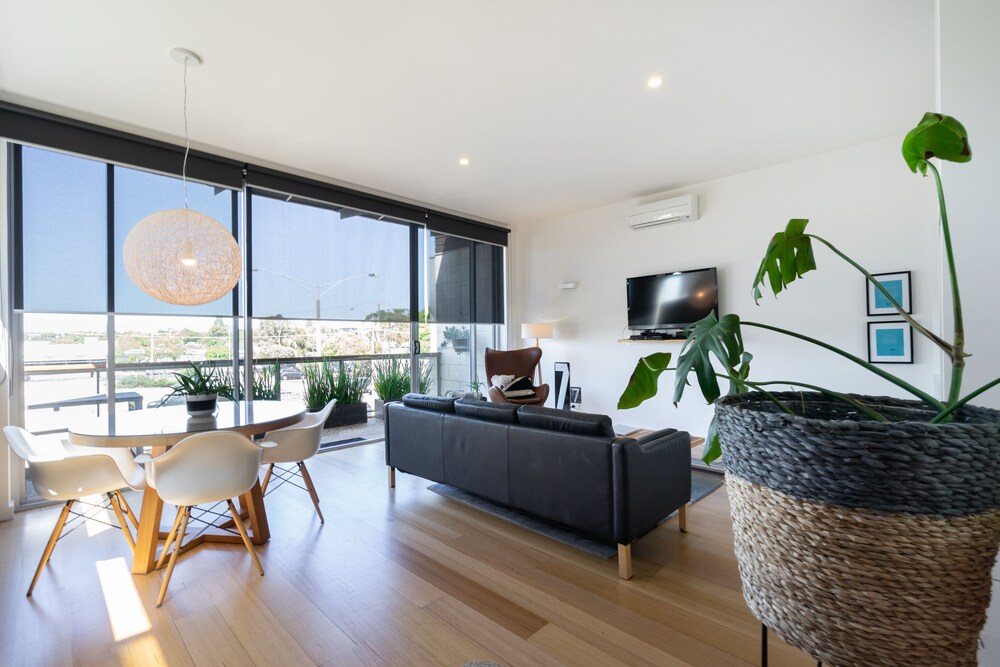 Aquabelle Apartments