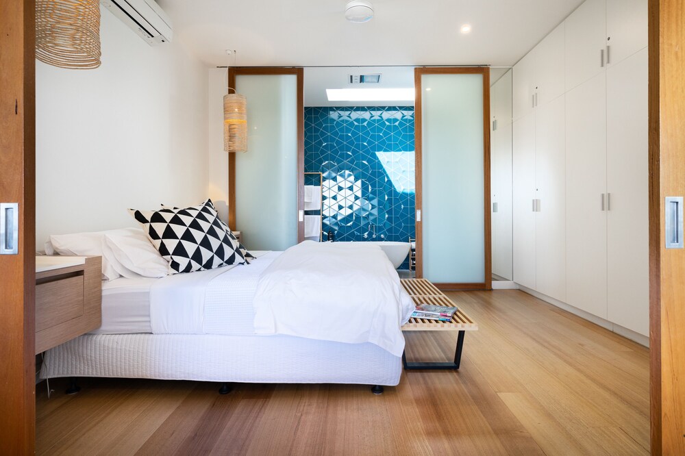 Aquabelle Apartments