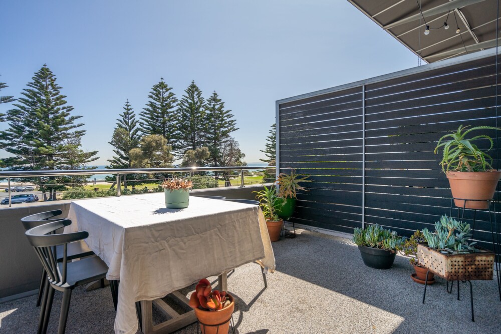 Aquabelle Apartments