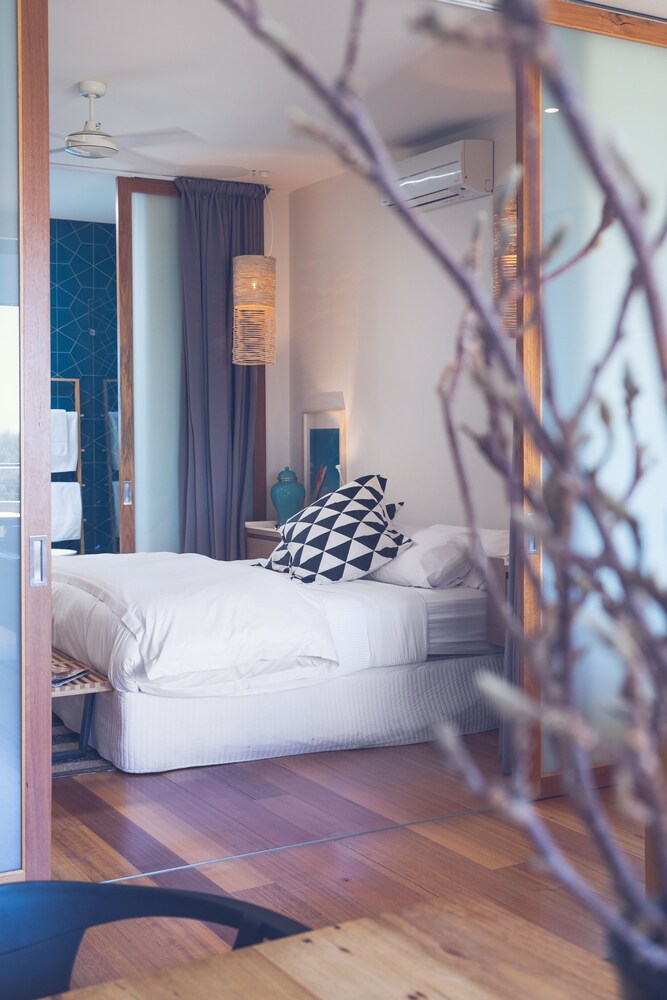 Aquabelle Apartments