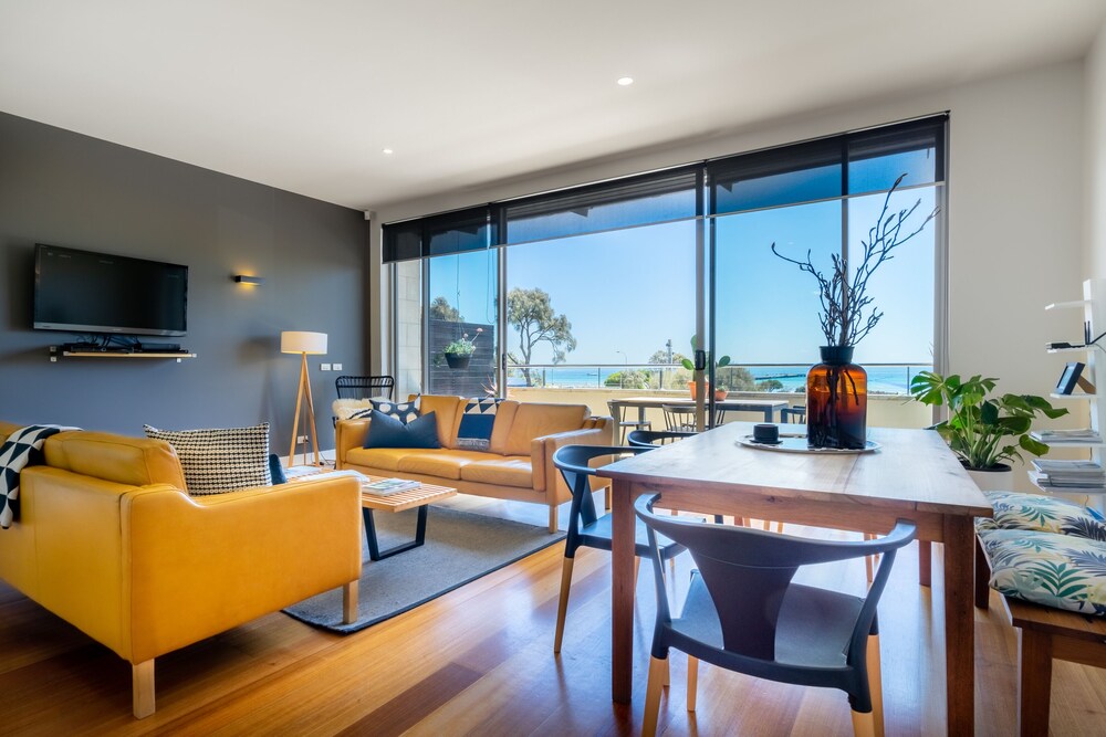 Aquabelle Apartments