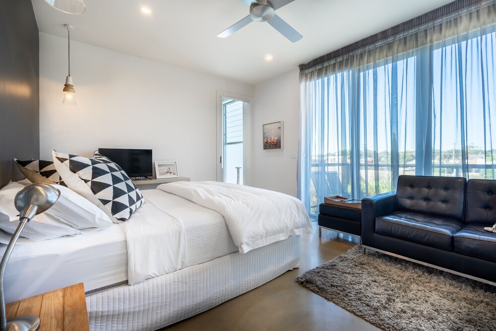 Aquabelle Apartments