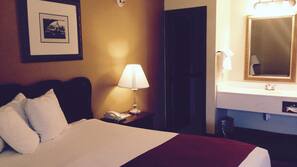 Desk, iron/ironing board, free WiFi