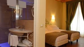 In-room safe, desk, free WiFi
