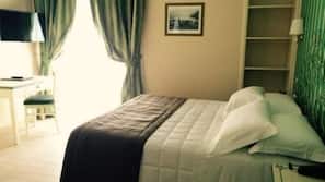 In-room safe, desk, free WiFi
