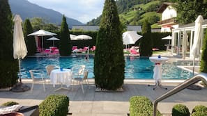 2 piscine coperte, piscina all'aperto, ombrelloni da piscina, lettini