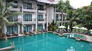 Outdoor pool, free pool cabanas, pool umbrellas