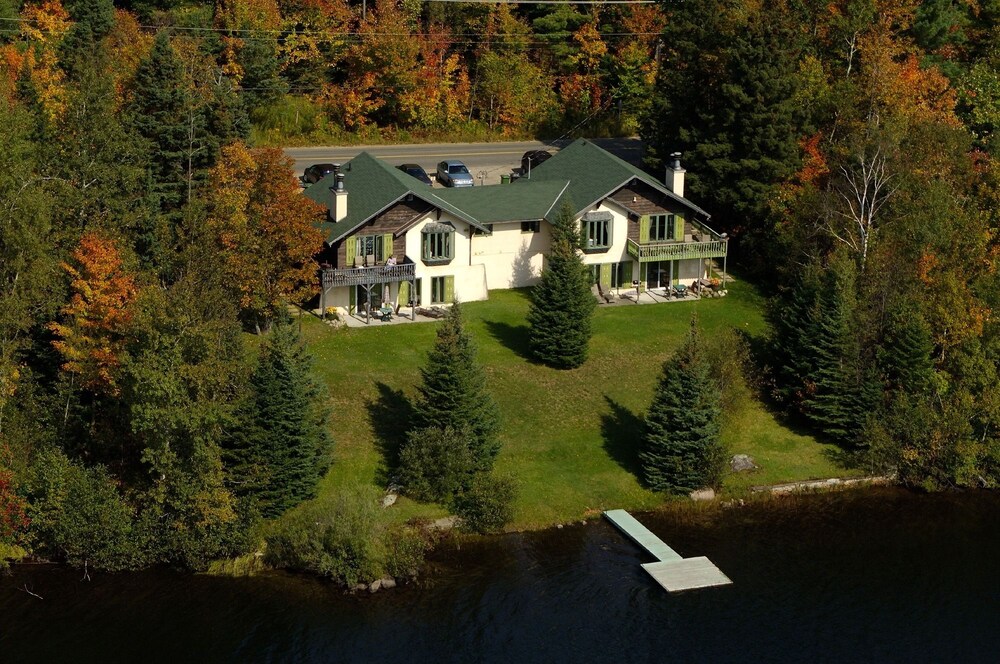 Chalets Chanteclair Resort in Val-David, Canada