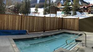 Outdoor spa bath