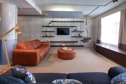 Serviced Apartments Sydney Au 112 Holiday Wotif Zara Tower Luxury Suites And Apartments
