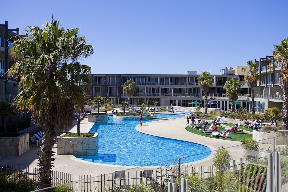 Pool, Beachfront Resort Torquay