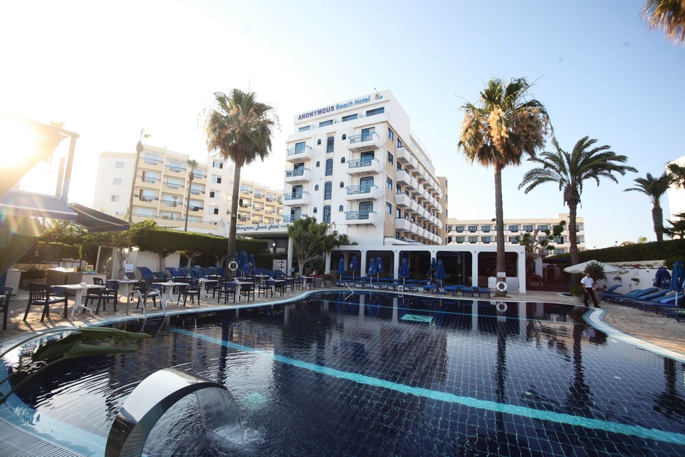 Анонимус отель кипр