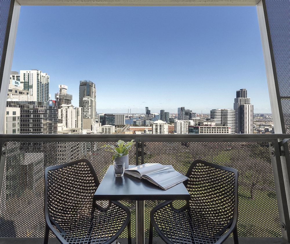 Oaks Melbourne on William Suites