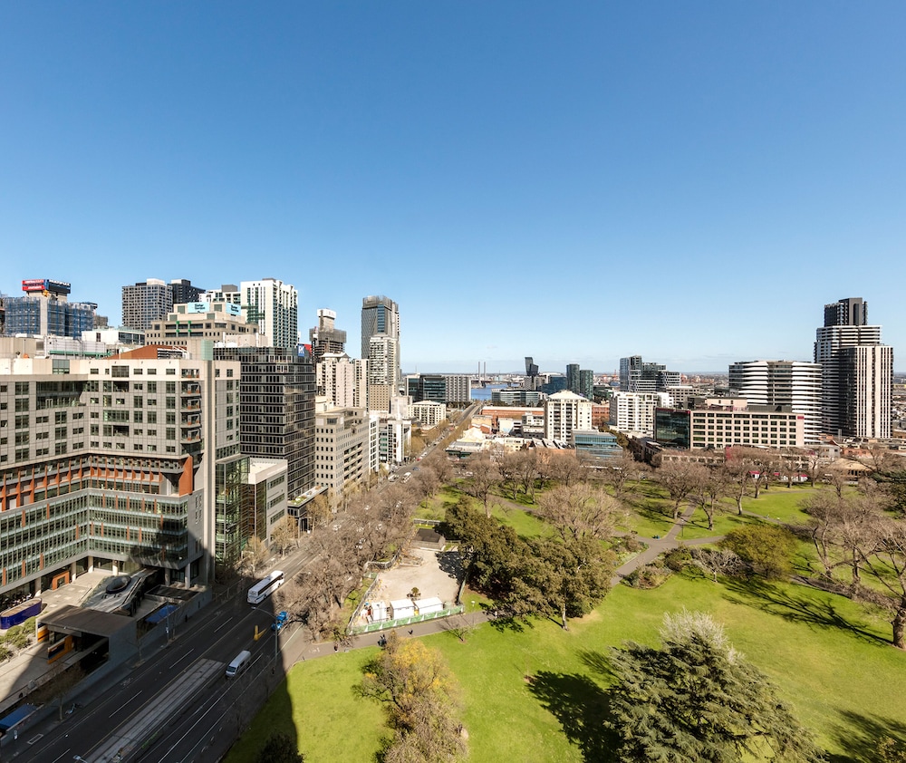 Oaks Melbourne on William Suites