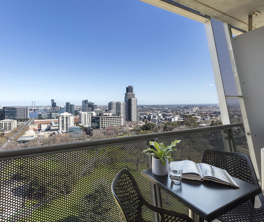Oaks Melbourne on William Suites