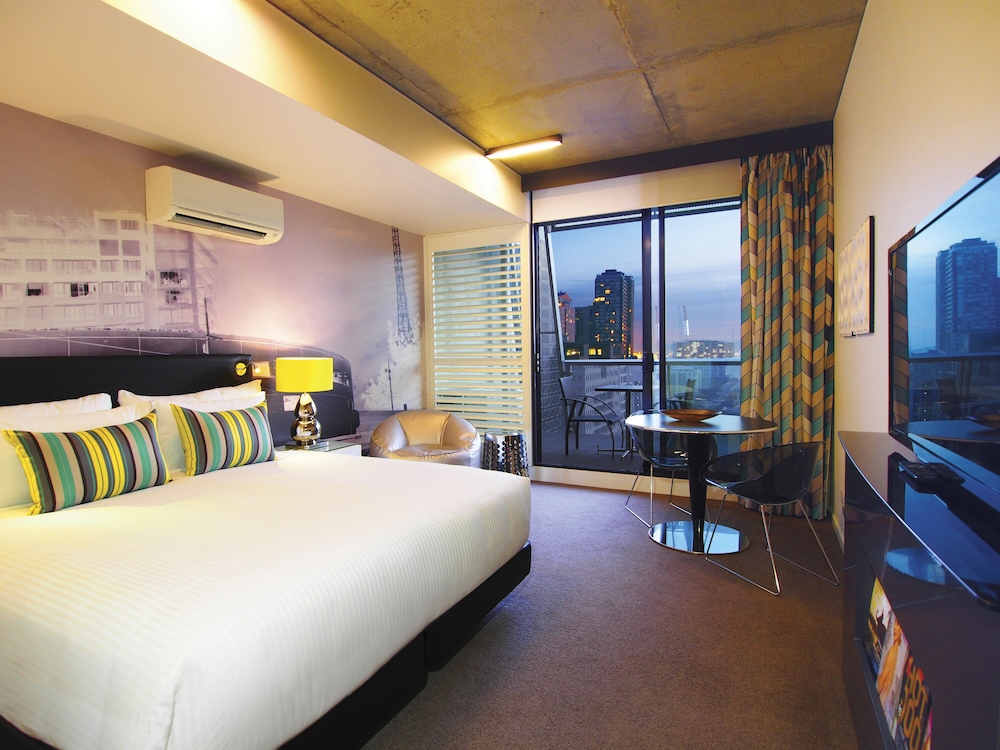 Oaks Melbourne on William Suites