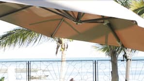 Ubicación a pie de playa, arena blanca, vóley playa y bar en la playa