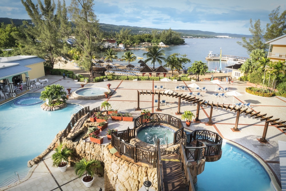 Jewel Paradise Cove Adult Beach Resort & Spa All Inclusive in Runaway