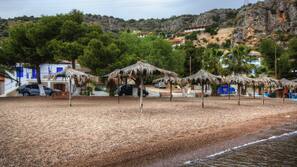 Plage à proximité, parasols