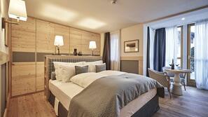 Hypo-allergenic bedding, minibar, in-room safe, soundproofing