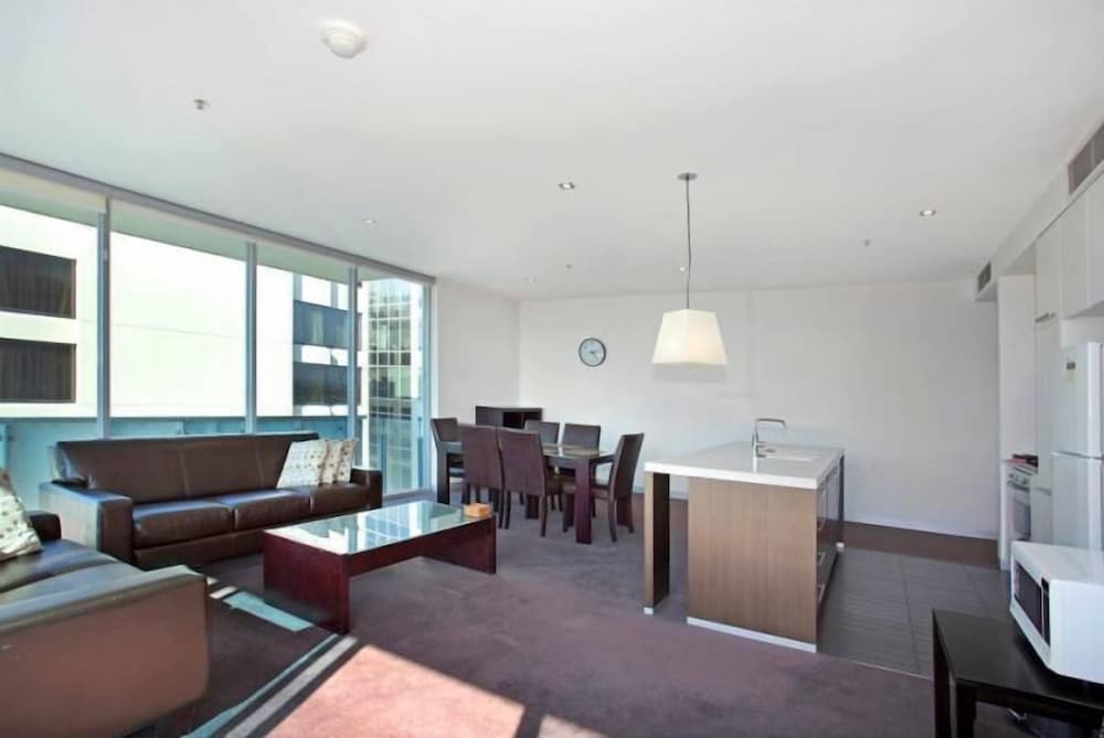 Astra Apartments - St Kilda Rd