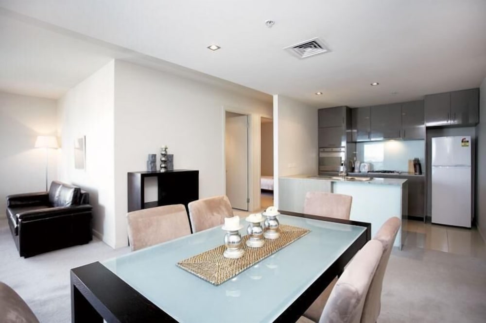 Astra Apartments - St Kilda Rd