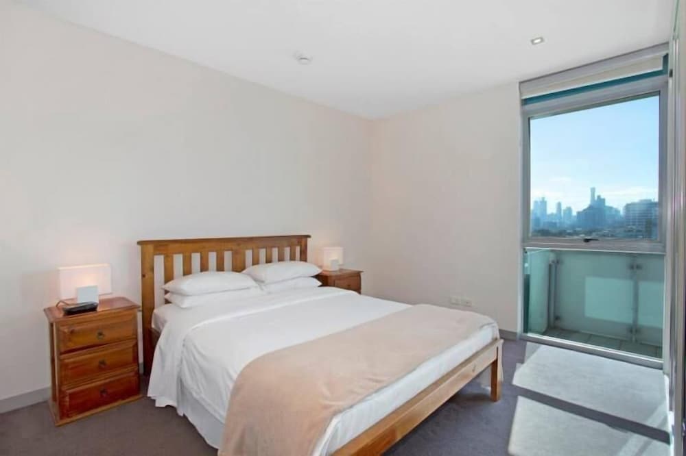 Astra Apartments - St Kilda Rd