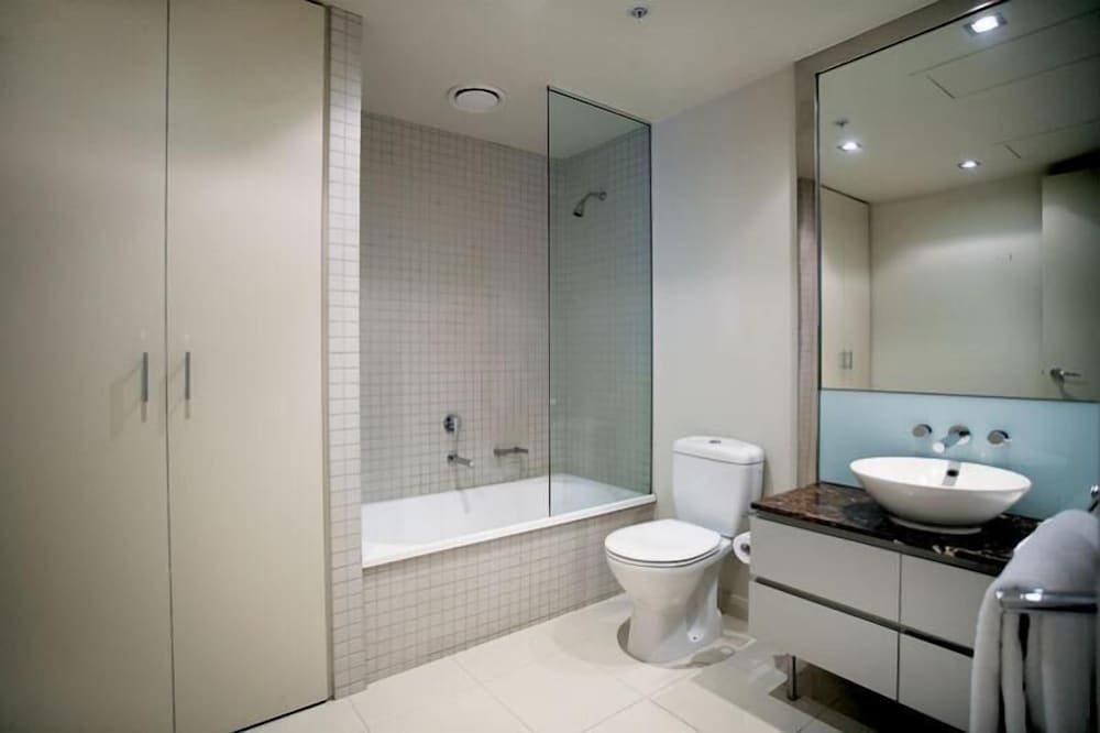 Astra Apartments - St Kilda Rd