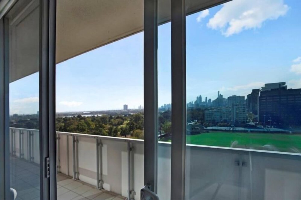 Astra Apartments - St Kilda Rd