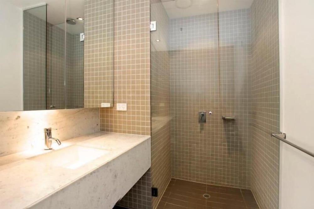 Astra Apartments - St Kilda Rd
