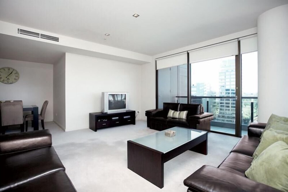 Astra Apartments - St Kilda Rd