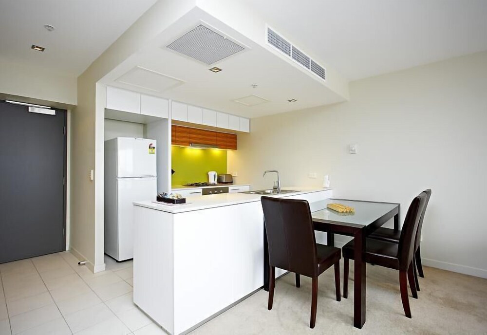 Astra Apartments - Docklands