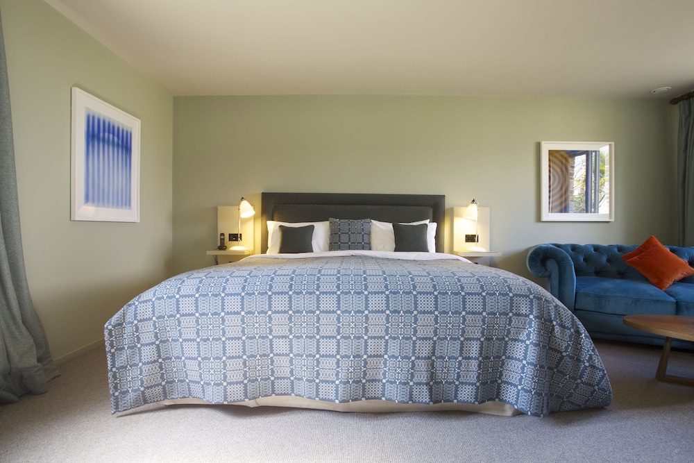 The Plume of Feathers