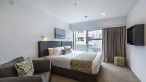 Desk, iron/ironing board, cots/infant beds, WiFi