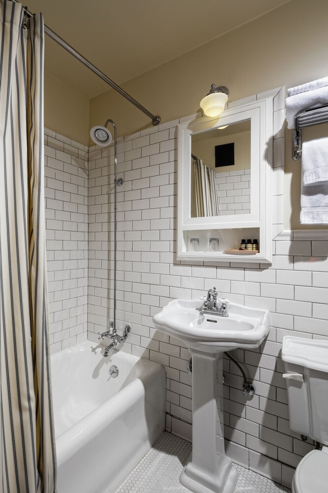 Bathroom, Hotel Normandie