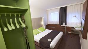 Premium bedding, desk, soundproofing, free cribs/infant beds