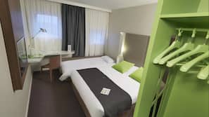 Premium bedding, desk, soundproofing, free cribs/infant beds