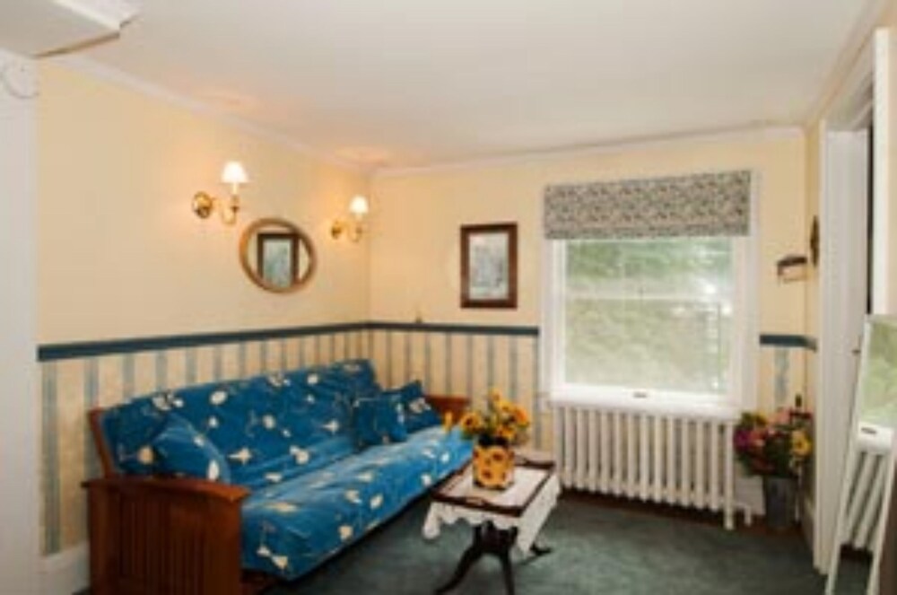 Lily House Bed and Breakfast Deals & Reviews (Suffield, USA) Wotif