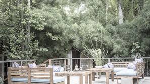 3 outdoor pools, pool umbrellas, sun loungers