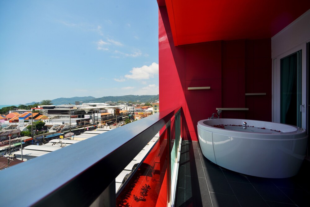 SLEEP WITH ME HOTEL design hotel patong SHA Extra Plus in Patong