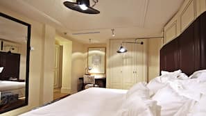 Minibar, Zimmersafe, individuell dekoriert, individuell eingerichtet