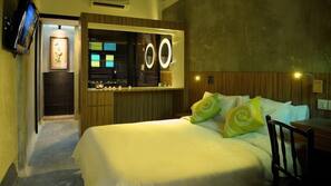 In-room safe, desk, iron/ironing board, free WiFi