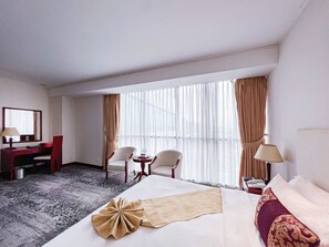 Deluxe Room | Memory foam beds, minibar, in-room safe, desk