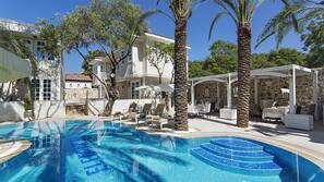 Outdoor pool, pool umbrellas, sun loungers