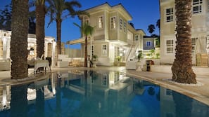 Outdoor pool, pool umbrellas, sun loungers